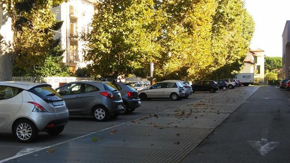 Olgiate e le griglie “ballerine” Nove mesi per sistemarle Olgiate e le griglie “ballerine” Nove mesi per sistemarle
