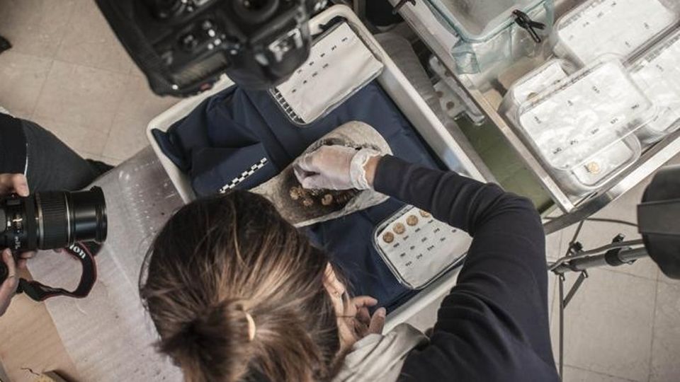 Le monete sono in tutto mille «In via Diaz c’era la cassa di Como» Le monete sono in tutto mille «In via Diaz c’era la cassa di Como»