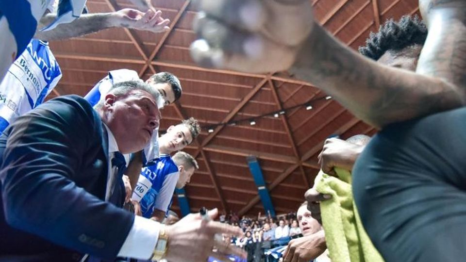 Cantù domani a Brescia Pashutin: «Diamo tutto» Cantù domani a Brescia Pashutin: «Diamo tutto»