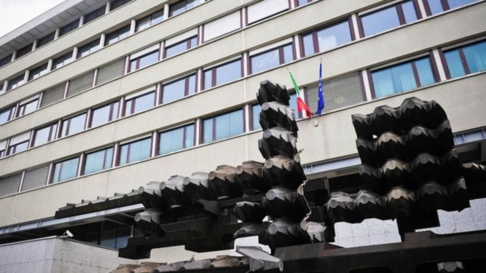 «Vacanze e doni a spese di un’anziana» Albate, l’ex maresciallo davanti al giudice «Vacanze e doni a spese di un’anziana» Albate, l’ex maresciallo davanti al giudice