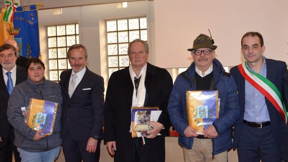 Mariano, dagli alpini al ricordo di Caterina Napoli Premi ai benemeriti Mariano, dagli alpini al ricordo di Caterina Napoli Premi ai benemeriti