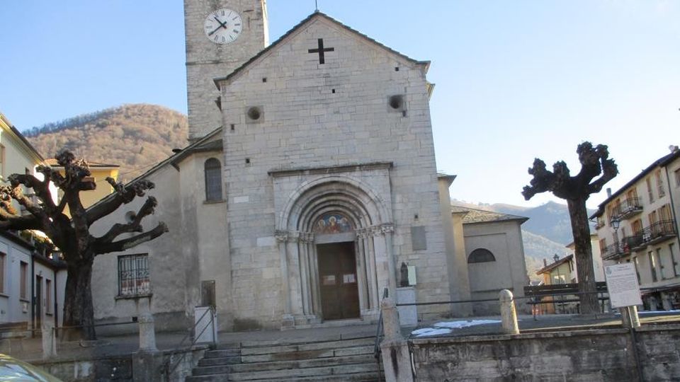 San Fedele, mistero in chiesa Il portafogli sparisce e poi si ritrova San Fedele, mistero in chiesa Il portafogli sparisce e poi si ritrova
