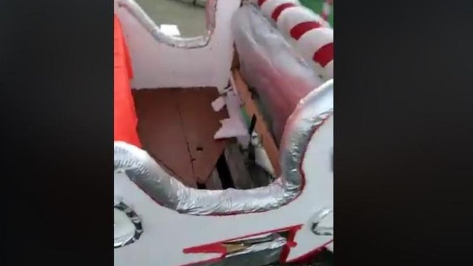 Vandali a Cermenate al “Villaggio di Babbo Natale” Vandali a Cermenate al “Villaggio di Babbo Natale”