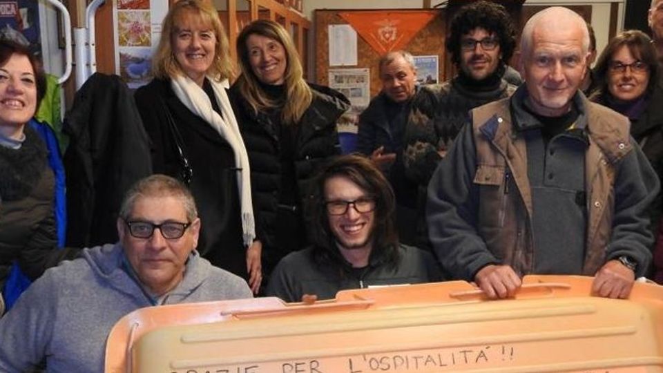 L’alpinista Zaiacomo a Olgiate E regala la sua slitta al Cai L’alpinista Zaiacomo a Olgiate E regala la sua slitta al Cai
