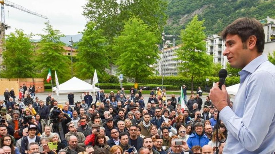 Intervista ad Alessandro Di Battista: «Lavoro e i più deboli priorità assolute» Intervista ad Alessandro Di Battista: «Lavoro e i più deboli priorità assolute»