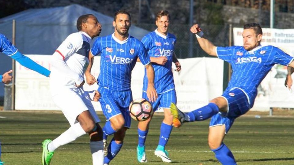 Como, squadra al completo Via alla prevendita dei biglietti Como, squadra al completo Via alla prevendita dei biglietti