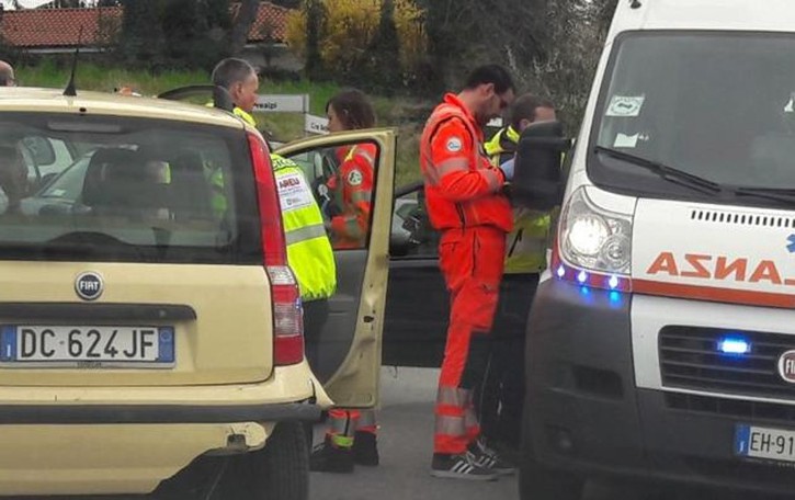Tamponamento a Inverigo Un ferito, ha 10 anni