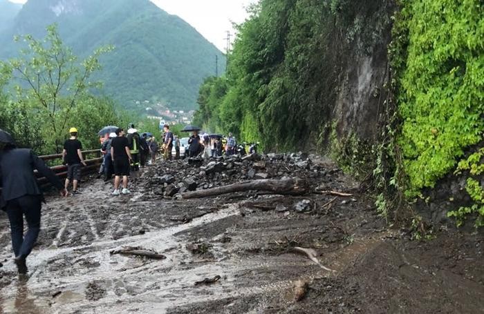STATALE REGINA CHIUSA X FRANA TRA ARGEGNO E COLONNO