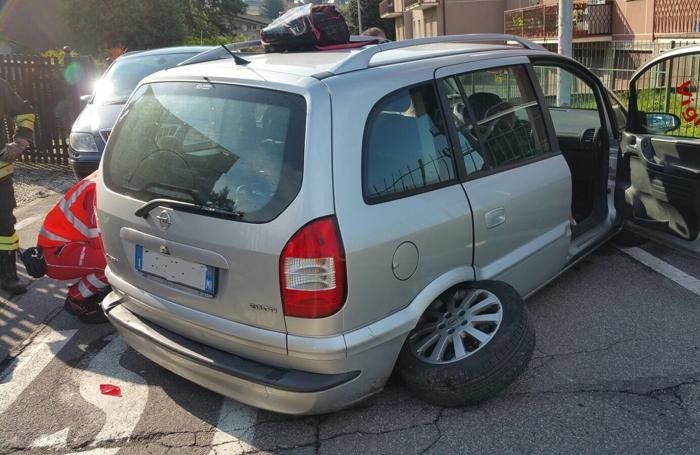 Una delle automobili coinvolte Una delle automobili coinvolte