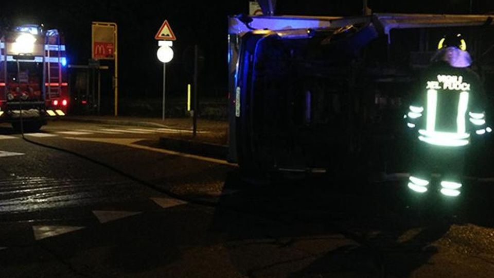 Giovane di 25 anni Trovato morto in un furgone Giovane di 25 anni Trovato morto in un furgone