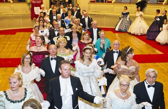 Teatro Sociale Gran Ballo dell'800 sul lago di Como a cura della Compagnia Nazionale di Danza Storica
