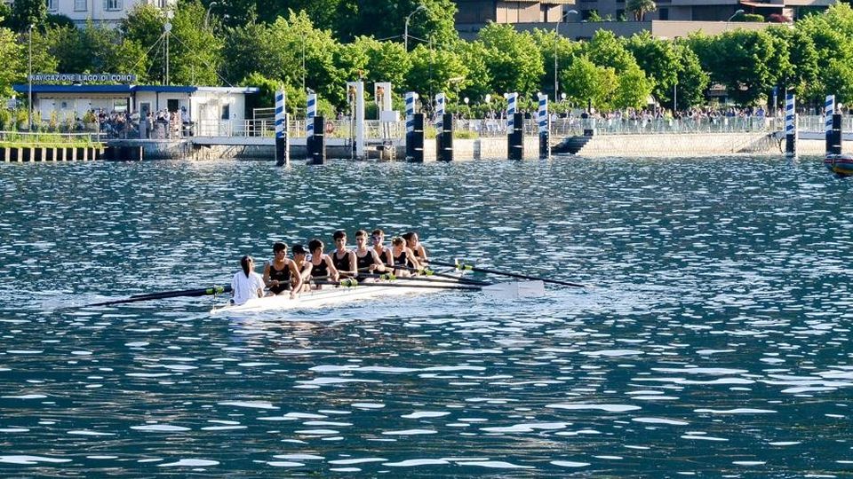 Como, folla sul lungolago per le gare di canottaggio Como, folla sul lungolago per le gare di canottaggio