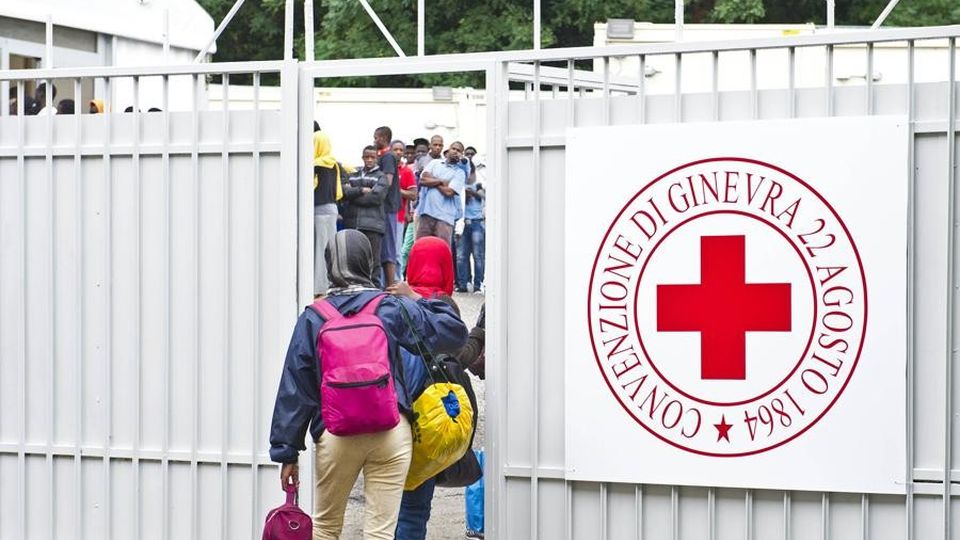 Como, alta tensione al centro migranti Como, alta tensione al centro migranti