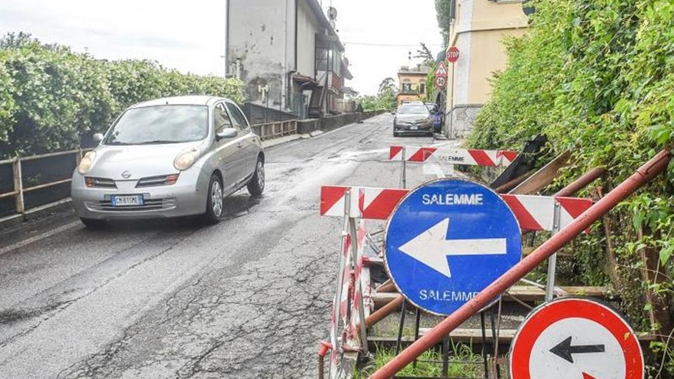 Maltempo, resta chiusa la “Valfresca” Pericolo per uno smottamento Maltempo, resta chiusa la “Valfresca” Pericolo per uno smottamento