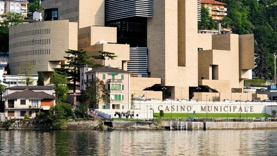 Rubò portafoglio al Casinò Denunciata dai carabinieri Rubò portafoglio al Casinò Denunciata dai carabinieri