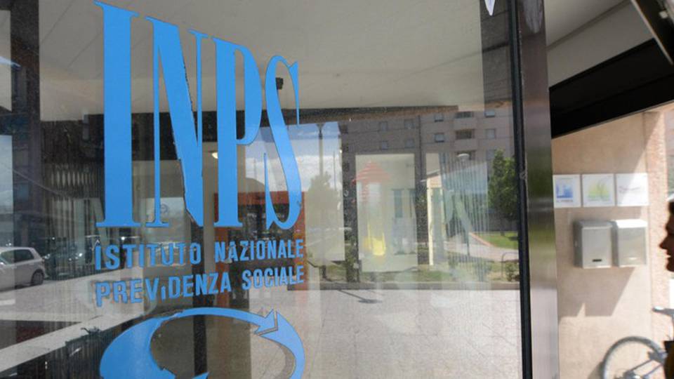 Pensioni: Ue, in Italia spesa alta e protezione povertà inadeguata Pensioni: Ue, in Italia spesa alta e protezione povertà inadeguata