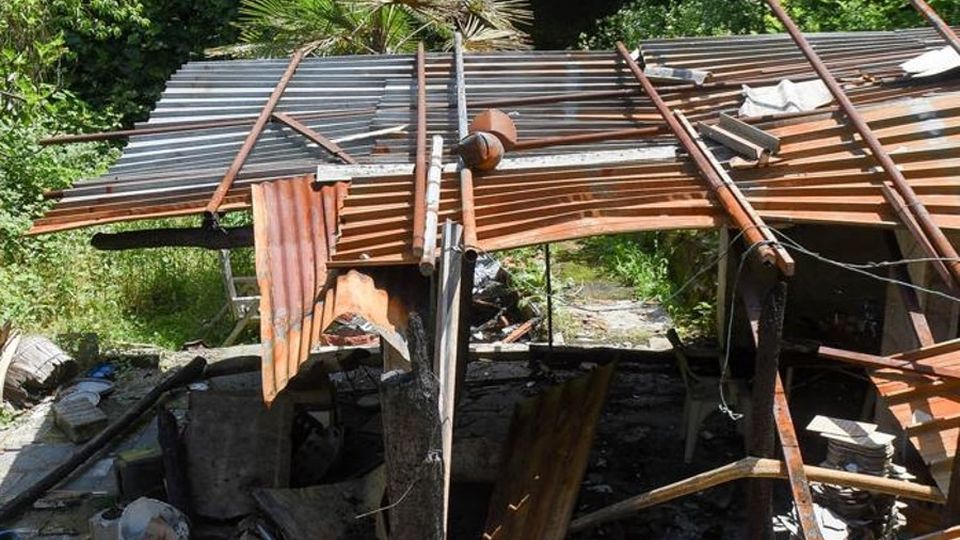 «La nostra casetta distrutta Ora abitiamo in una tenda» «La nostra casetta distrutta Ora abitiamo in una tenda»