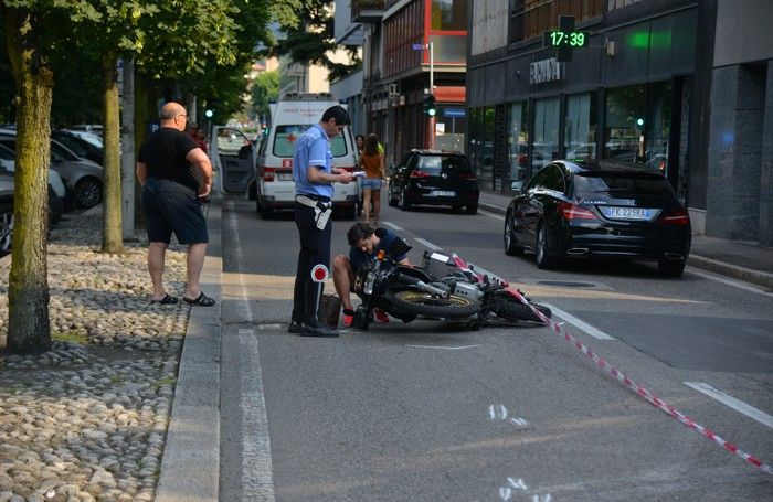 incidente in moto viale varese