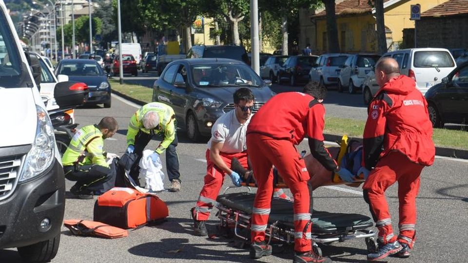 Como, incidente in viale Innocenzo: ferito motociclista Como, incidente in viale Innocenzo: ferito motociclista