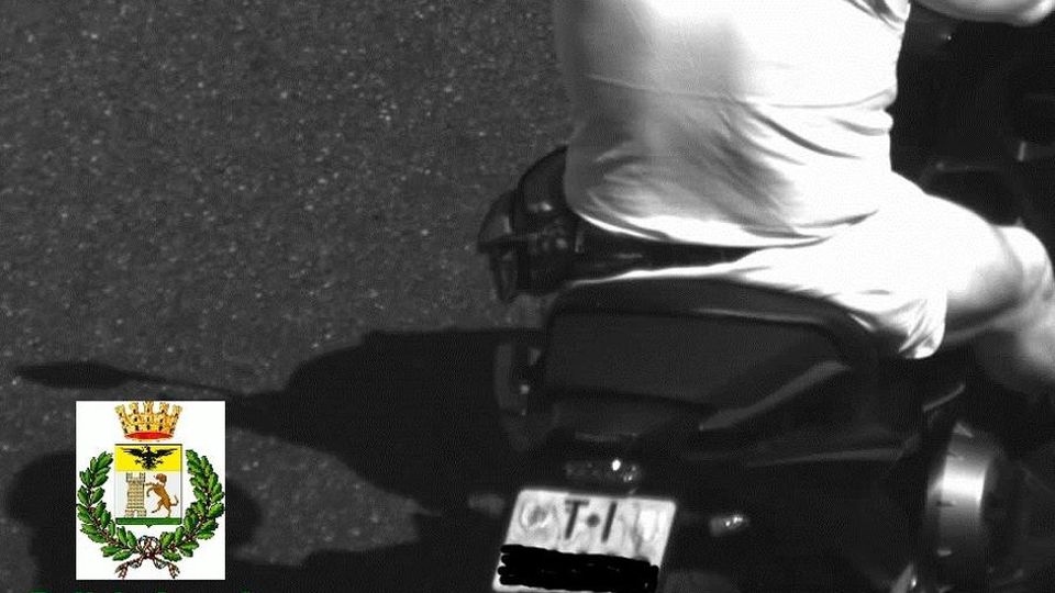 Targa contraffatta Preso e denunciato su scooter ticinese Targa contraffatta Preso e denunciato su scooter ticinese