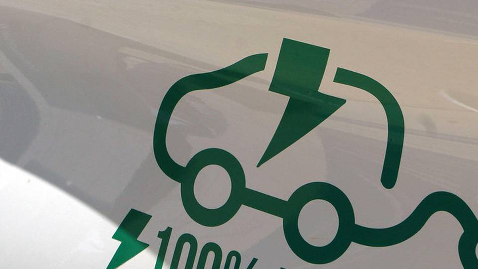 Auto: Acea, obiettivo Ue su auto elettriche non è realistico Auto: Acea, obiettivo Ue su auto elettriche non è realistico
