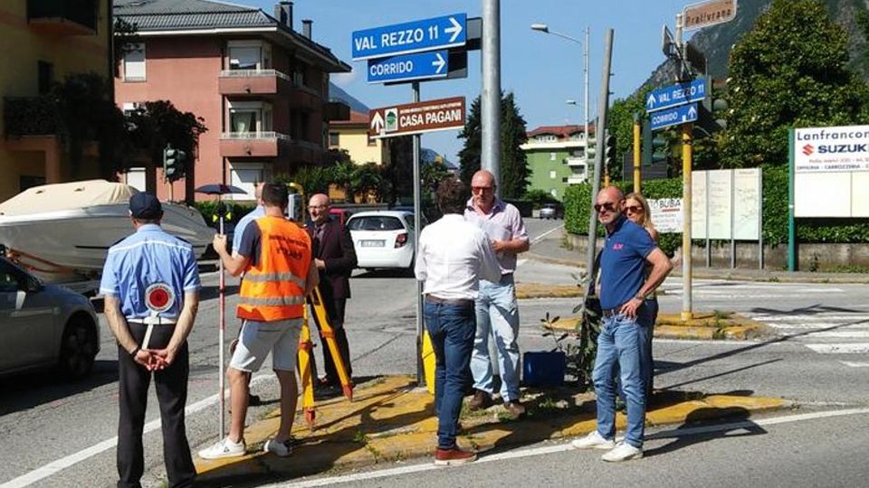 Rotonda di Porlezza Un’altra fumata grigia Rotonda di Porlezza Un’altra fumata grigia