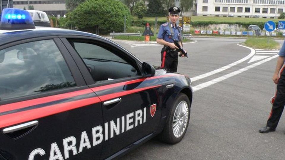 Cassina, rubano un portafoglio Denunciate dai carabinieri Cassina, rubano un portafoglio Denunciate dai carabinieri