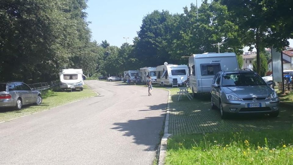 Campo nomadi a Cantù Ma subito “sfrattato” Campo nomadi a Cantù Ma subito “sfrattato”