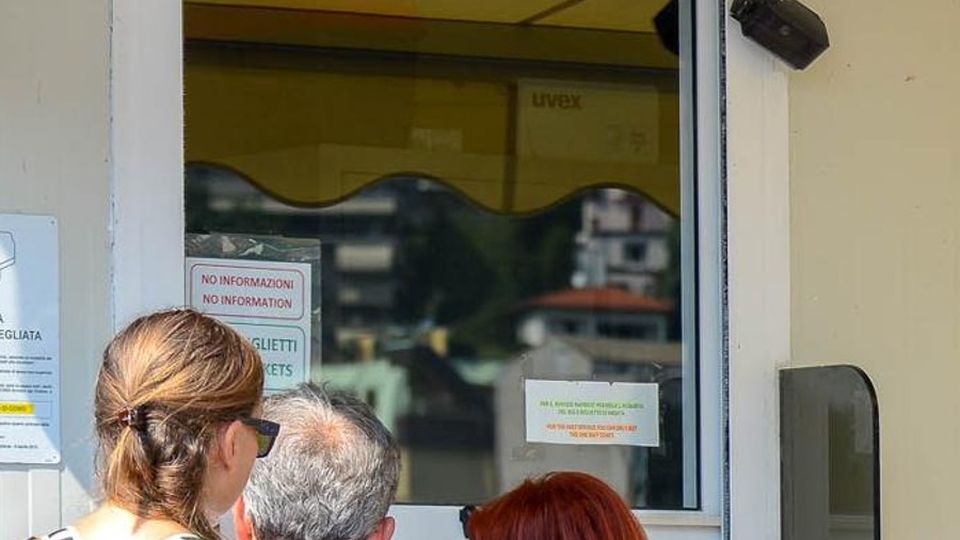 Como: vogliamo i turisti Ma quando arrivano li maltrattiamo Como: vogliamo i turisti Ma quando arrivano li maltrattiamo