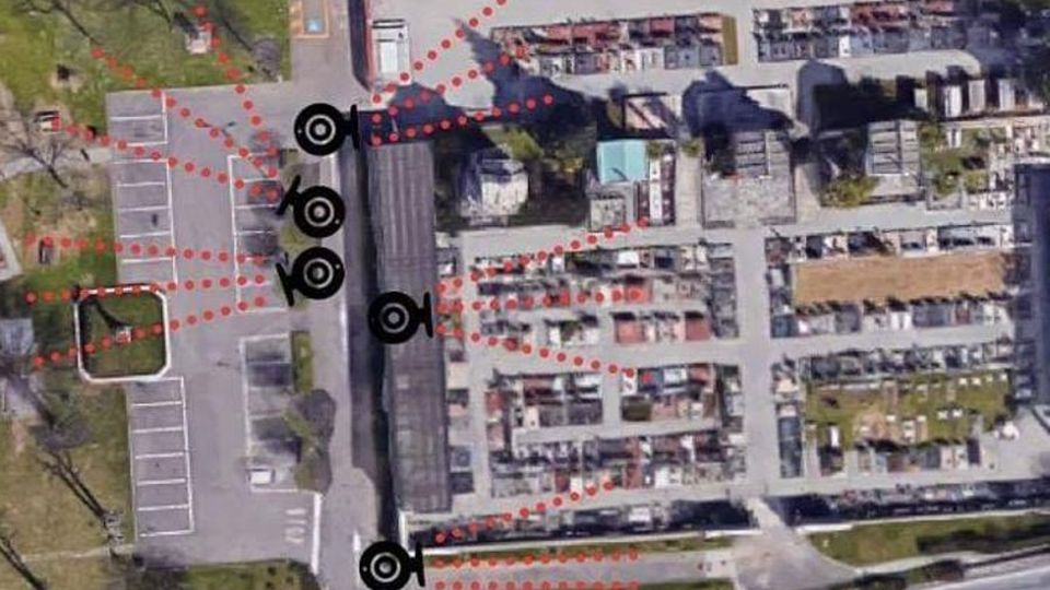 Rubano anche le foto dei defunti Al cimitero arrivano le telecamere Rubano anche le foto dei defunti Al cimitero arrivano le telecamere