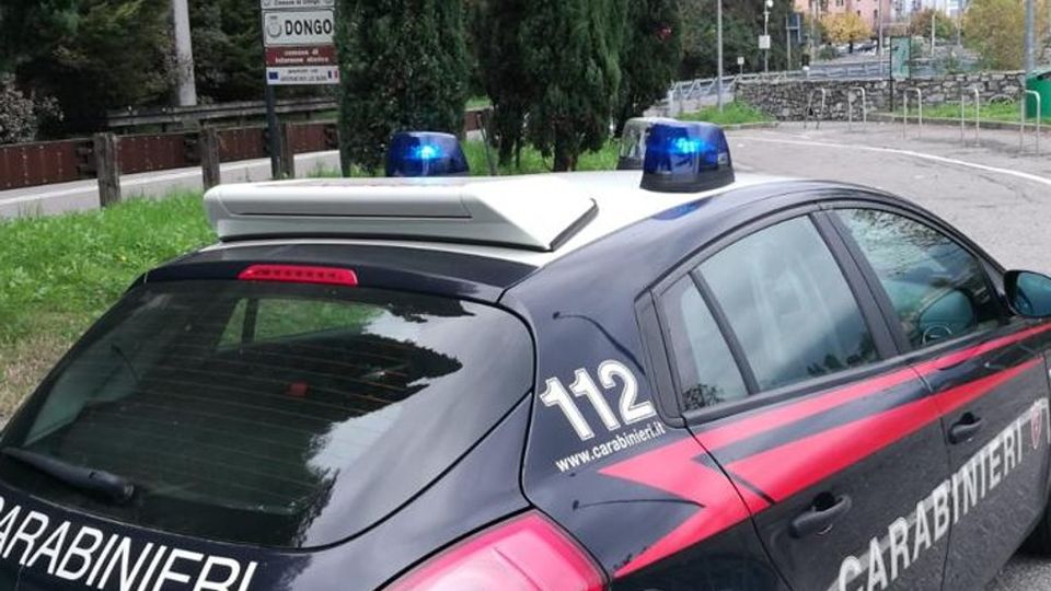 Rubano alla Ferriera di Dongo Due ladri fermati dai carabinieri Rubano alla Ferriera di Dongo Due ladri fermati dai carabinieri