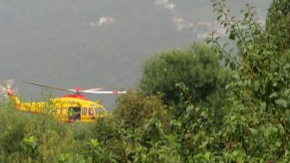 Auto fuori strada a Pellio In ospedale uomo di 69 anni Auto fuori strada a Pellio In ospedale uomo di 69 anni