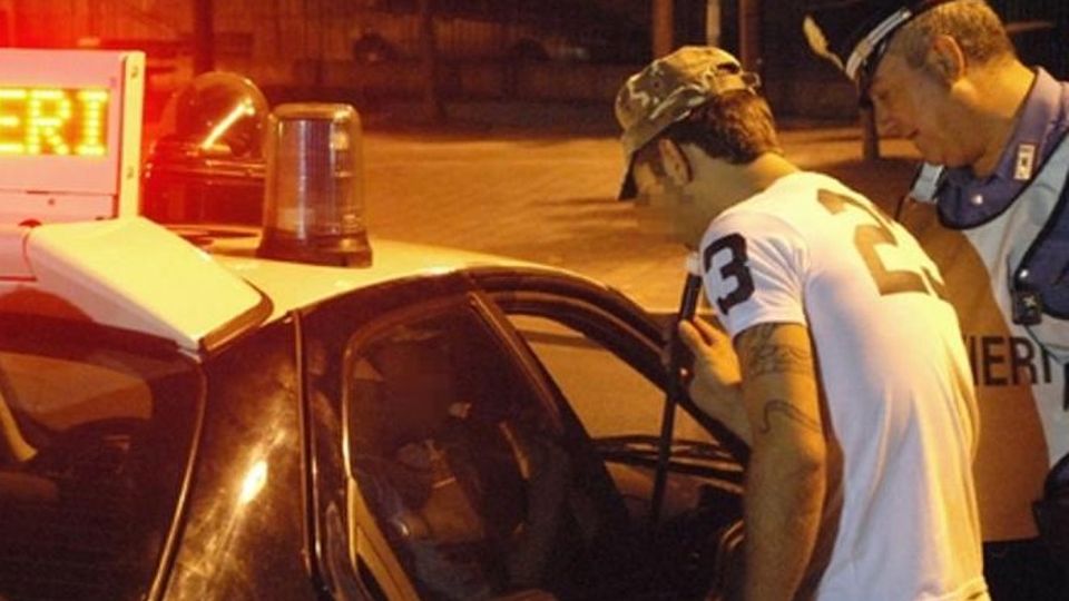 Nove giovani denunciati Guidavano ubriachi Nove giovani denunciati Guidavano ubriachi