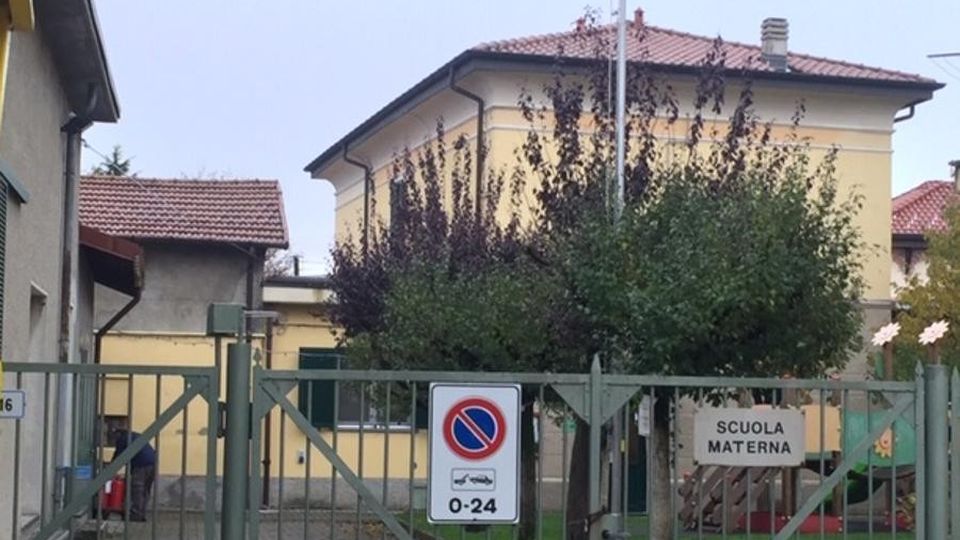 Valmorea, rigate le auto all’asilo «I responsabili si facciano avanti» Valmorea, rigate le auto all’asilo «I responsabili si facciano avanti»