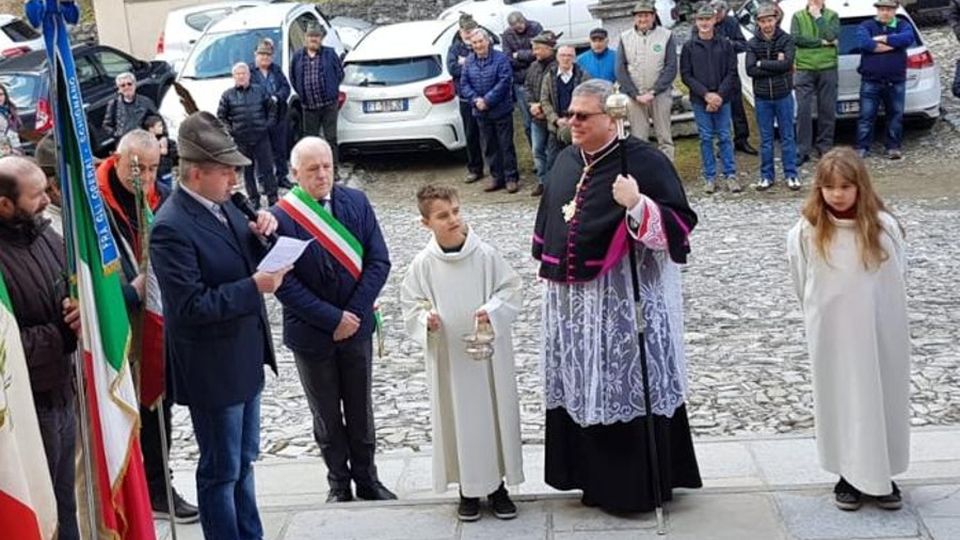 Schignano e Argegno accolgono il nuovo parroco Schignano e Argegno accolgono il nuovo parroco
