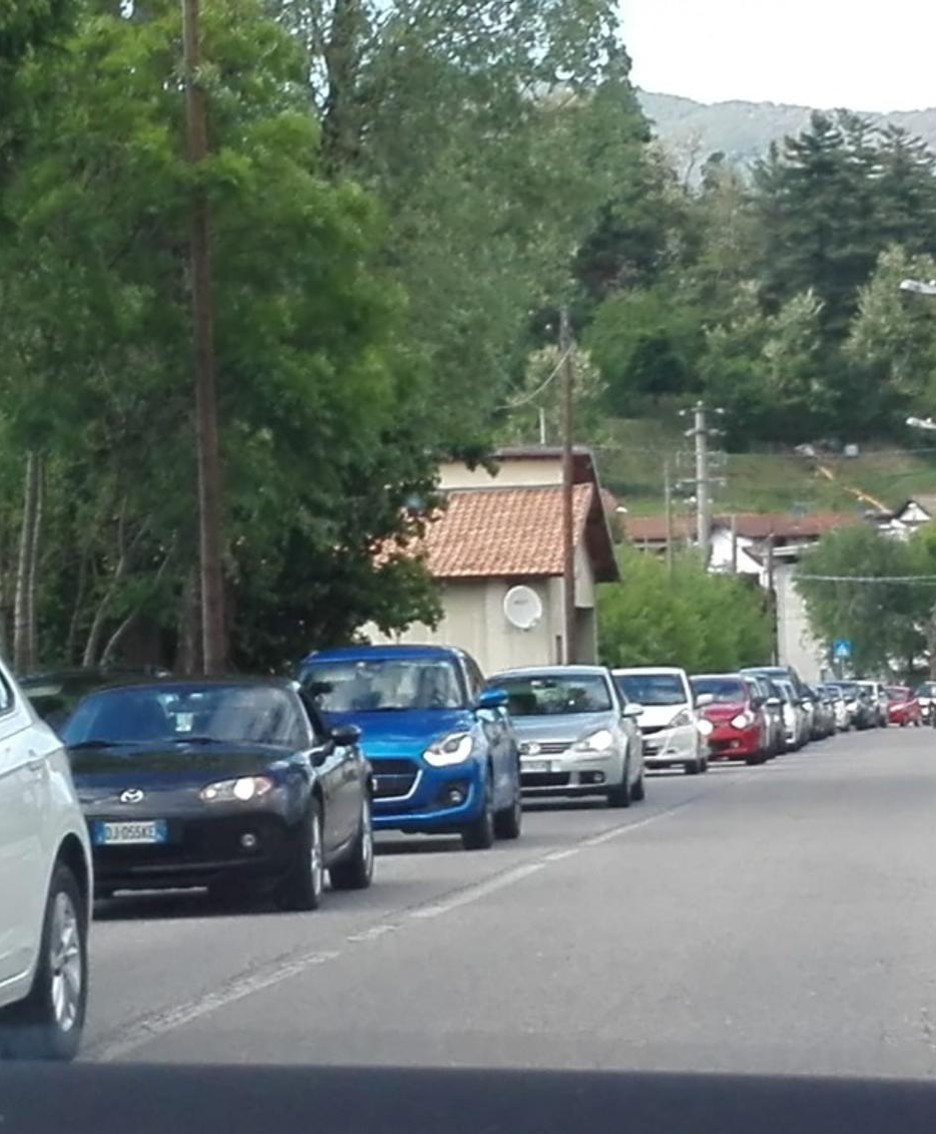 I frontalieri in coda ieri alle 17,15