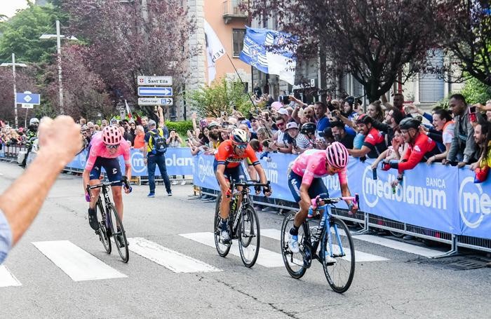 Como passaggio del giro d'Italia, viale Cavallotti