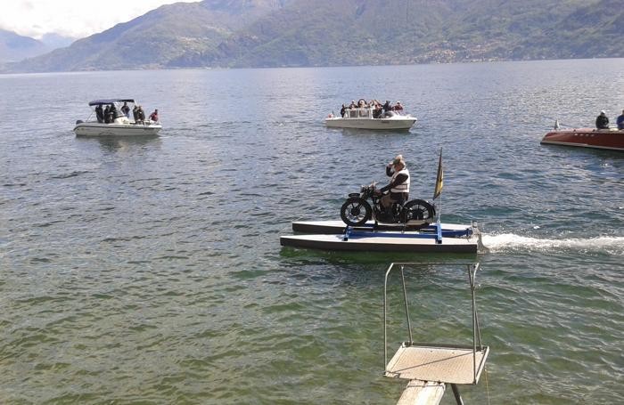 Menaggio la traversata via lago Menaggio Varenna Menaggio di Ariel Atzori 77 anni in sella a una moto Ariel del 1929 il 4 maggio 2019 - Foto Mauro Montanelli