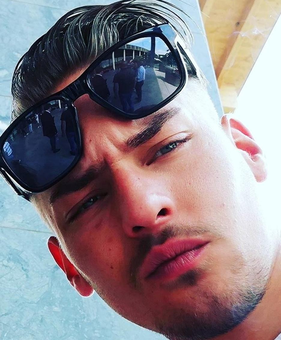 Hans Junior Krupe in una foto del suo profilo Facebook