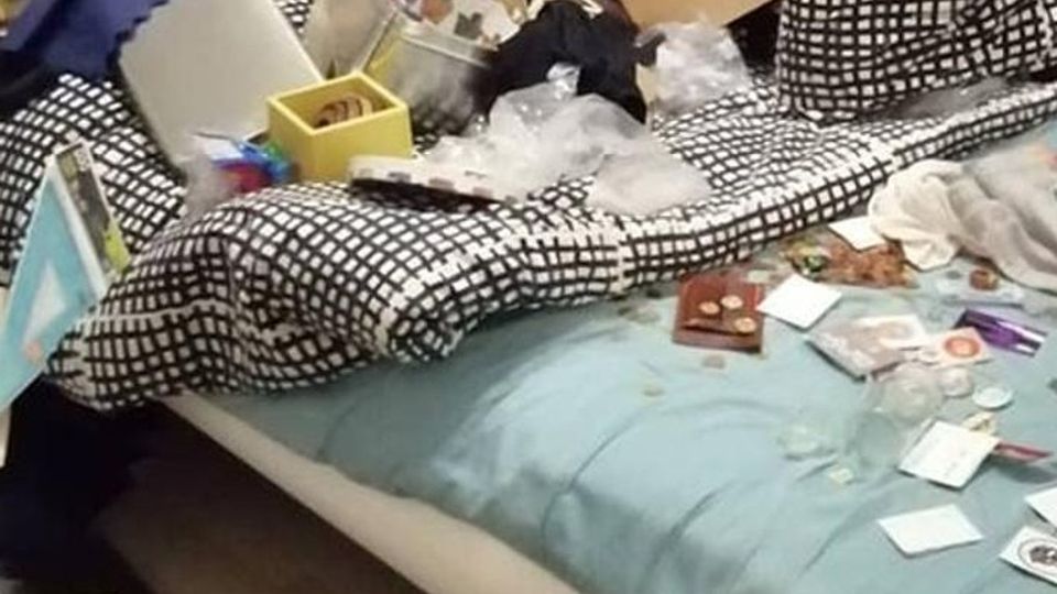 Ladri in casa bevono Crodino Poi la fuga con 50 euro Ladri in casa bevono Crodino Poi la fuga con 50 euro