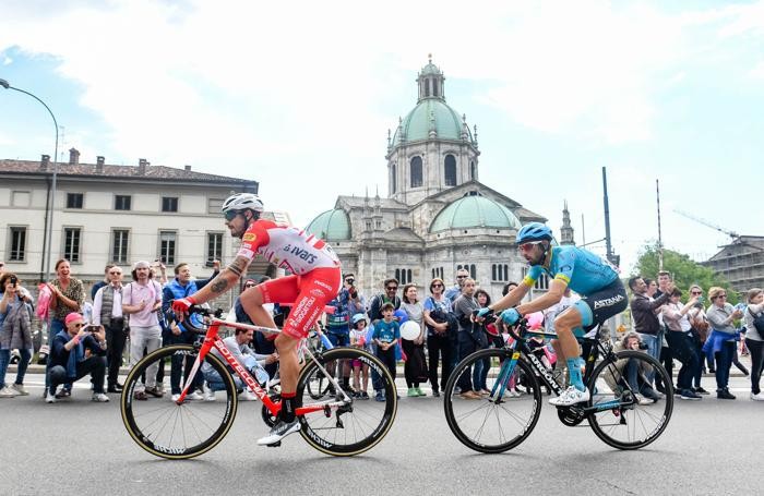 I due futggitivi in piazza del Popolo