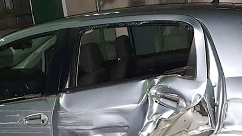 Trova l’auto distrutta al parcheggio «Aiutatemi a scoprire chi è stato» Trova l’auto distrutta al parcheggio «Aiutatemi a scoprire chi è stato»