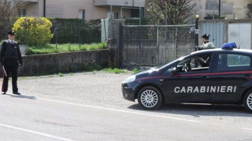 Fino, arrestati due spacciatori Sequestrati tre etti di droga Fino, arrestati due spacciatori Sequestrati tre etti di droga