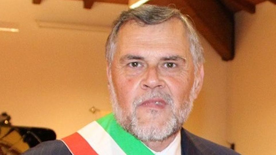 Il sindaco di Casnate si è dimesso Lettera in Comune: «Motivi personali» Il sindaco di Casnate si è dimesso Lettera in Comune: «Motivi personali»