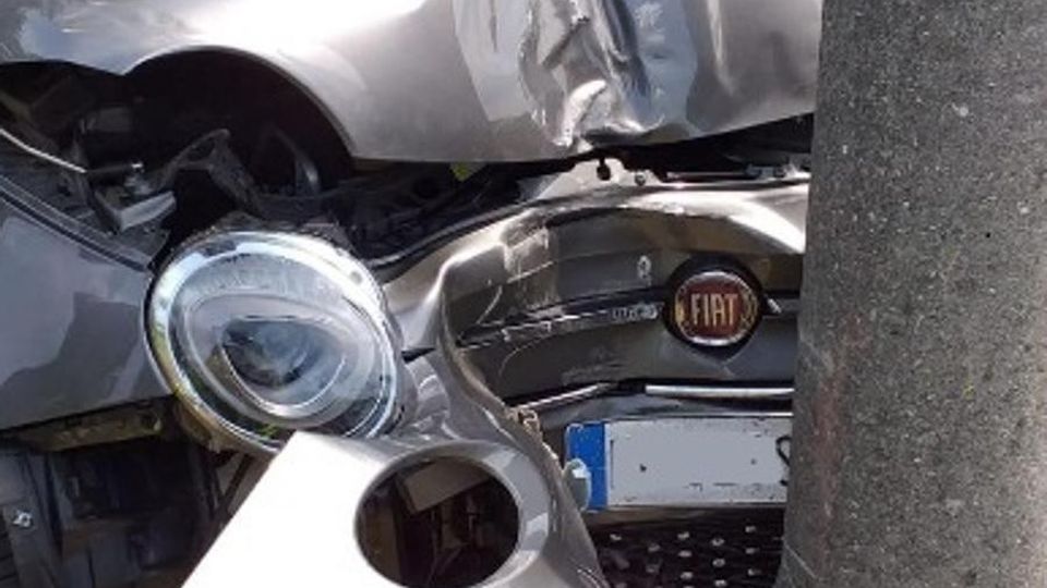 Si schianta in via per Alzate Paura per una donna a Cantù Si schianta in via per Alzate Paura per una donna a Cantù