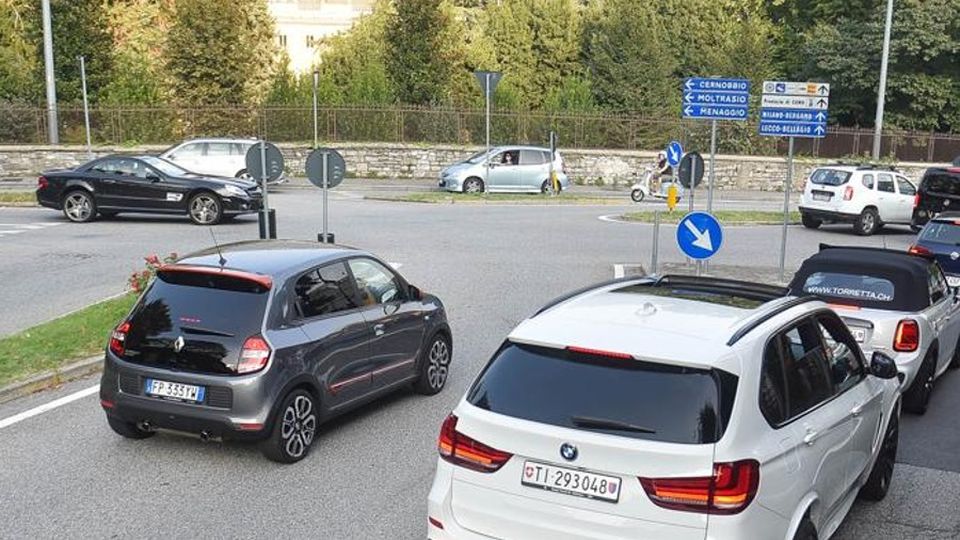 Non solo a San Rocco Una rotatoria anche a Villa Olmo Non solo a San Rocco Una rotatoria anche a Villa Olmo