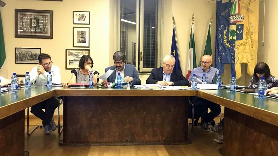 Albese, i gettoni di presenza? «Li diamo alla scuola per la gita» Albese, i gettoni di presenza? «Li diamo alla scuola per la gita»