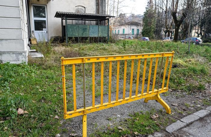 Como San Martino strada chiusa e degrado