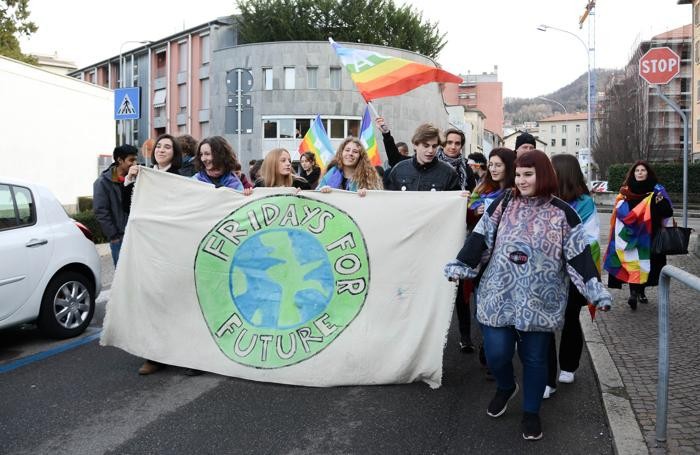 I ragazzi di Fridays for future qui in via Alciato