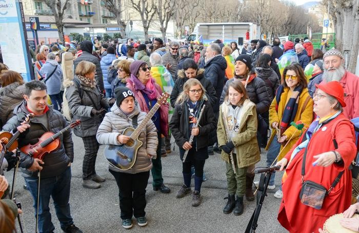 Il corteo pronto a muoversi da piazzale Monte Santo